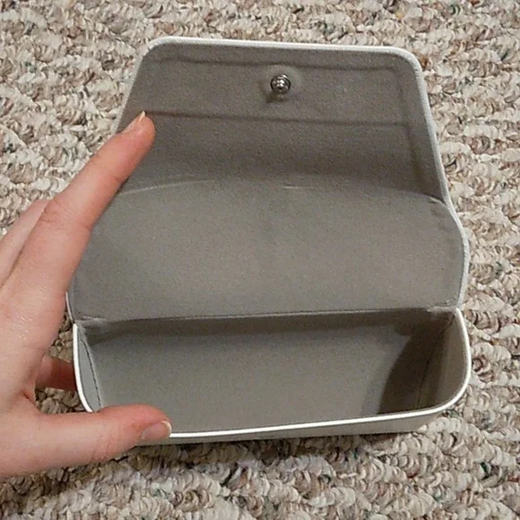 GUC Michael Kors hard shell glasses case - Picture 4 of 4